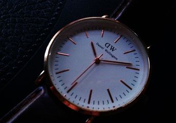 Mengapa Jam di Toko Menunjuk Angka 10:10?