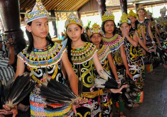 Pakaian Tradisional Orang Dayak, Penuh Warna