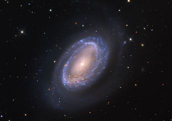 NGC 4725, Galaksi Spiral Berlengan Satu