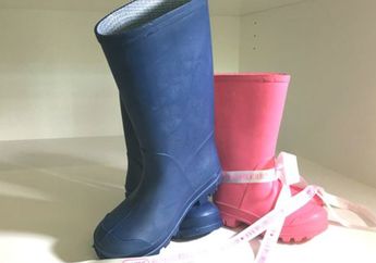 Sepatu Boot dan Gelas Ini Terbuat dari Sampah Permen Karet