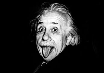 Hari Kematian Stephen Hawking Ternyata Bersamaan dengan Hari Ulang Tahun Albert Einstein