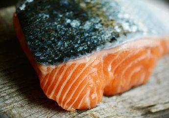 Apakah Makan Kulit Ikan Salmon Berbahaya?