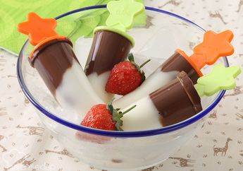 Yuk, Membuat Es Lolipop Puding Lapis yang Manis dan Enak!