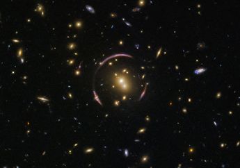 Cincin Einstein Dipotret dari Teleskop Hubble