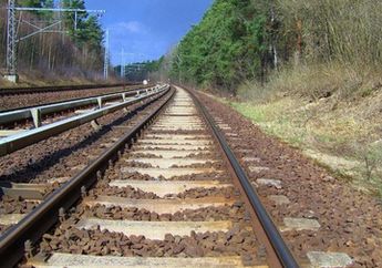 Di Sekitar Rel Kereta Api Ada Banyak Batu Kerikil, Apa Fungsinya?
