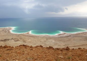 Namanya Memang Laut Mati, Namun Tempat Ini Merupakan Sebuah Danau