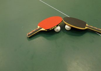 Mengapa Warna Bet Tenis Meja Dibedakan Menjadi Merah dan Hitam?