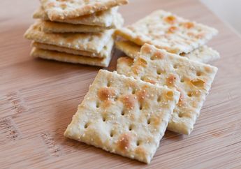 Rahasia Biskuit Cracker Berlubang