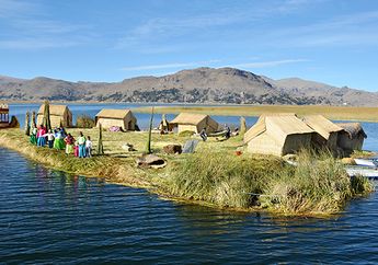 Unik, Ada Pulau Mengapung di Danau Titicaca!