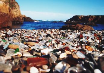 Pantai Fort Bragg, Pantai Penuh Pecahan Kaca