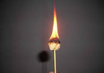 Palla Pallang, Tradisi Menyalakan Lilin dari Kemiri di Polewali Mandar