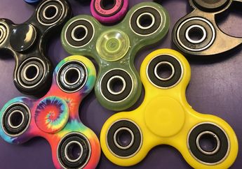 Begini Jadinya Kalau Fidget Spinner Dimainkan di Luar Angkasa