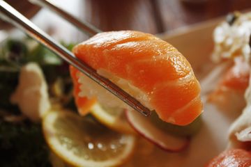 Sering Dijadikan Sushi Ini Dia 7 Manfaat Ikan Salmon Untuk Kesehatan Semua Halaman Bobo