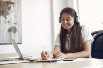 5 Tips Ini Bisa Bantu Lawan Rasa Malas Belajar Selama di Rumah Saja