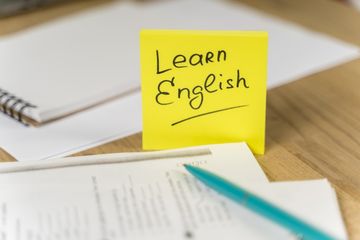 Mengenal rumus serta fungsi past continuous tense.