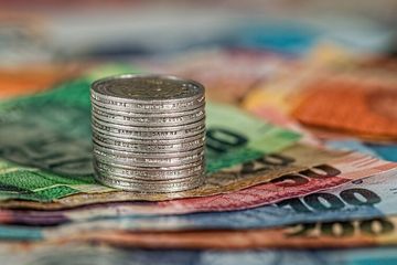 Pasar modal, saham, obligasi dan bonds adalah unsur-unsur penting dalam pasar modal.