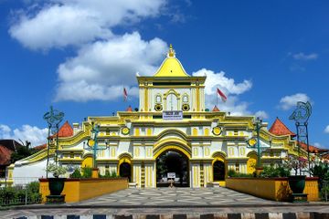 Masjid menjadi salah satu bentuk arsitektur Islam.