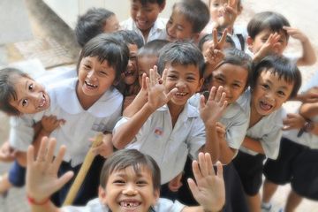 Apakah Benar Bahwa Tertawa Bisa Menular dari Satu Orang ke Lainnya?