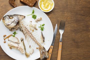 7 Cara Mengatasi Duri Ikan yang Tersangkut di dalam Tenggorokan