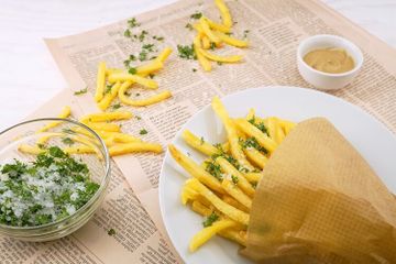 Kentang goreng merupakan makanan khas negara Belgia.