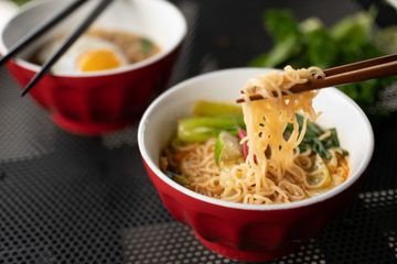 Nikmat Dimakan saat Hujan, Betulkah Mi Instan Buruk untuk Kesehatan?