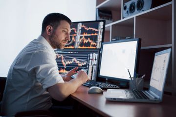 Ini cara menggunakan 2 monitor di 1 komputer