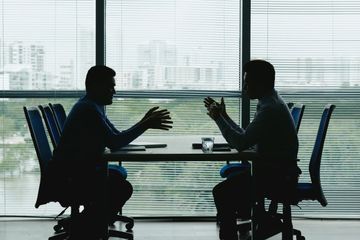 Teks negosiasi berisi proses untuk mencapai suatu perjanjian atau kesepakatan.