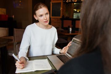 Mengenal Asking and Responding Opinions dalam Bahasa Inggris