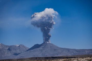 Negara Manakah yang Memiliki Gunung Api Paling Banyak di Dunia?