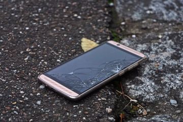 Kita bisa melacak smartphone yang hilang dengan menggunakan email.