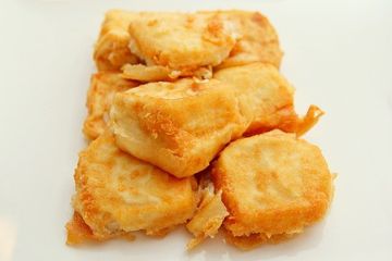 Tahu merupakan salah satu sumber protein.