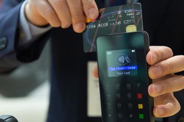 Salah satu kekurangan e-wallet adalah membuat kita jadi lebih boros dalam pengeluaran.