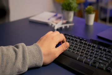 Cara Membersihkan Perangkat Keyboard Komputer dengan Baik dan Benar 