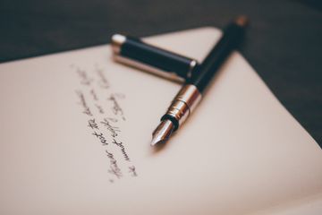 Terdapat unsur-unsur kebahasaan dalam surat lamaran pekerjaan yang dibuat untuk melamar pekerjaan.