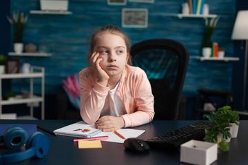Mengungkapkan Rasa Tersinggung dalam Bahasa Inggris dan Contoh Kalimat