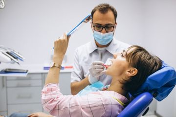 Benarkah Dokter Gigi Adalah Profesi Pekerjaan Tertua di Dunia?