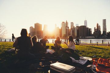 Melakukan aktivitas atau activity/routines bersama teman-teman merupakan hal yang menyenangkan.