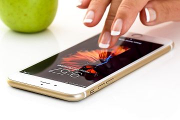 Kita bisa membuka Apple ID yang terkunci dengan beberapa cara.