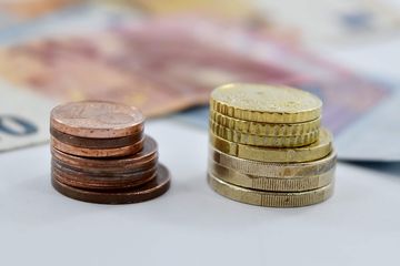 Ilmu ekonomi adalah ilmu yang sangat penting untuk mengkaji kegiatan ekonomi.