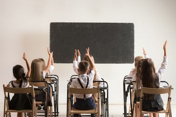 Pembahasan soal Bahasa Inggris kelas VIII edisi revisi 2017 Chapter 11 halaman 185 dan 189 materi Yes, we made it!