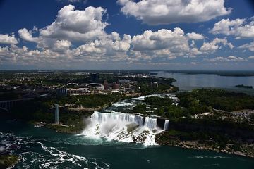 Pada buku bahasa Inggris kelas X chapter 5 ada soal tentang materi Let's Visit Niagara Falls.