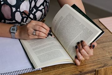 Mejawab soal teks struktur pada buku bahasa Inggris kelas X Chapter 10.