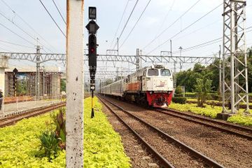 Sistem transportasi di Indonesia merupakan dampak positif di bidang ekonomi dari kebijakan kolonial Belanda.