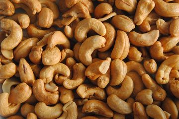 Bukan Tumbuh dari dalam Tanah, dari Manakah Asal Kacang Mete? 