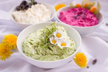 Zat aditif ditambahkan ke dalam makanan untuk membuat makanan lebih menarik.