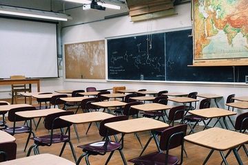 Contoh Benda Padat di Sekolah