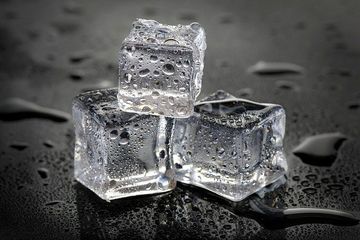 Mencair adalah salah satu bentuk perubahan wujud benda dari padat ke cair.