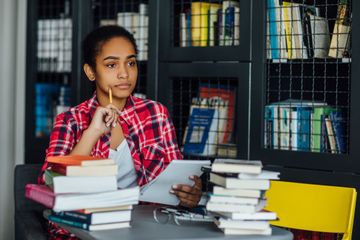 Menjawab soal pemahaman grammar pada buku bahasa Ingrgis kelas XII Chater 9.
