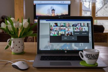 Pertemuan virtual di Zoom bisa direkam.