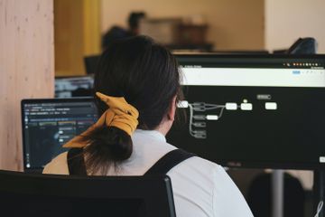 Kemajuan iptek bisa memberikan dampak positif dalam kehidupan masyarakat.